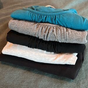 Maternity and Breastfeeding shirt bundle size medium 🩵🖤 old navy